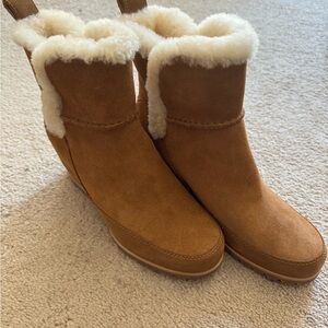 UGG Malvella Wedge Boots NEW Sz 10, Chestnut